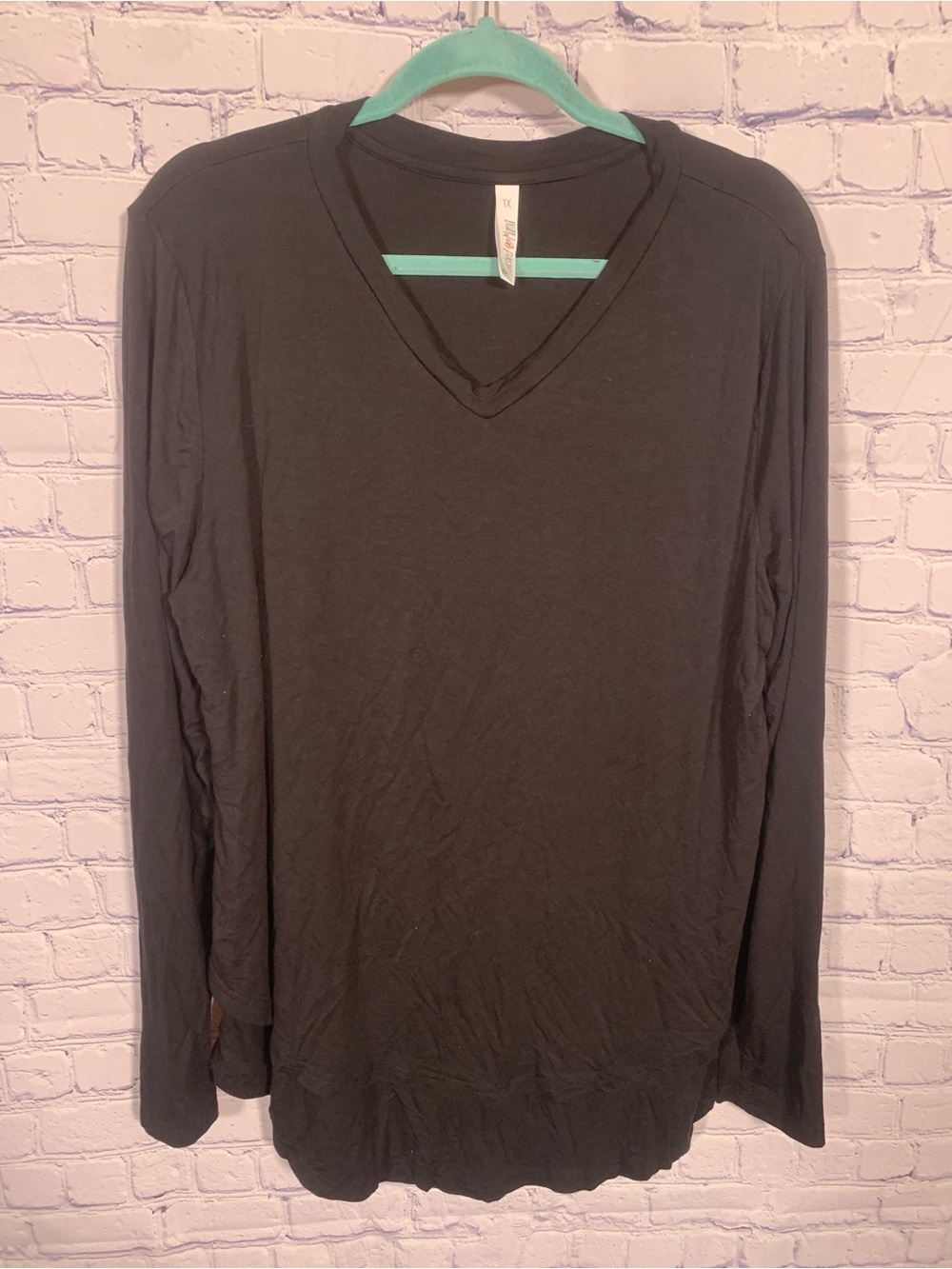Latched Mama Womens Long Sleeve V-Neck Top Black Size 1X Nursing Casual Minimal